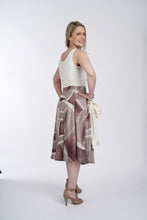 Load image into Gallery viewer, Metallic Crepe Skirt (Medium)
